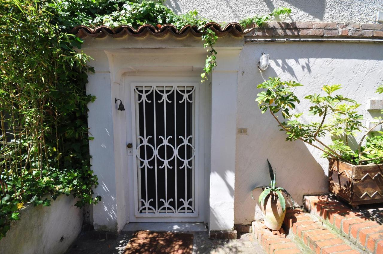 Residenza Le Rose Villa D'Arte Napels Buitenkant foto