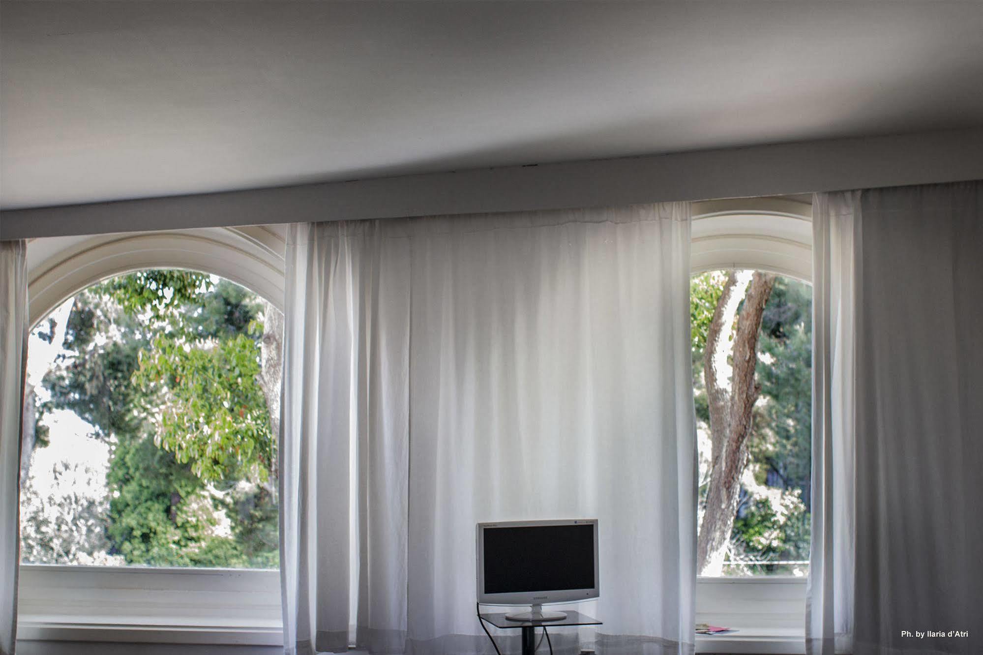 Residenza Le Rose Villa D'Arte Napels Buitenkant foto