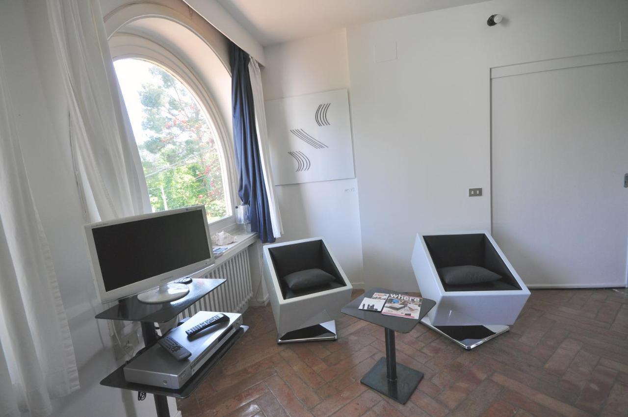 Residenza Le Rose Villa D'Arte Napels Buitenkant foto